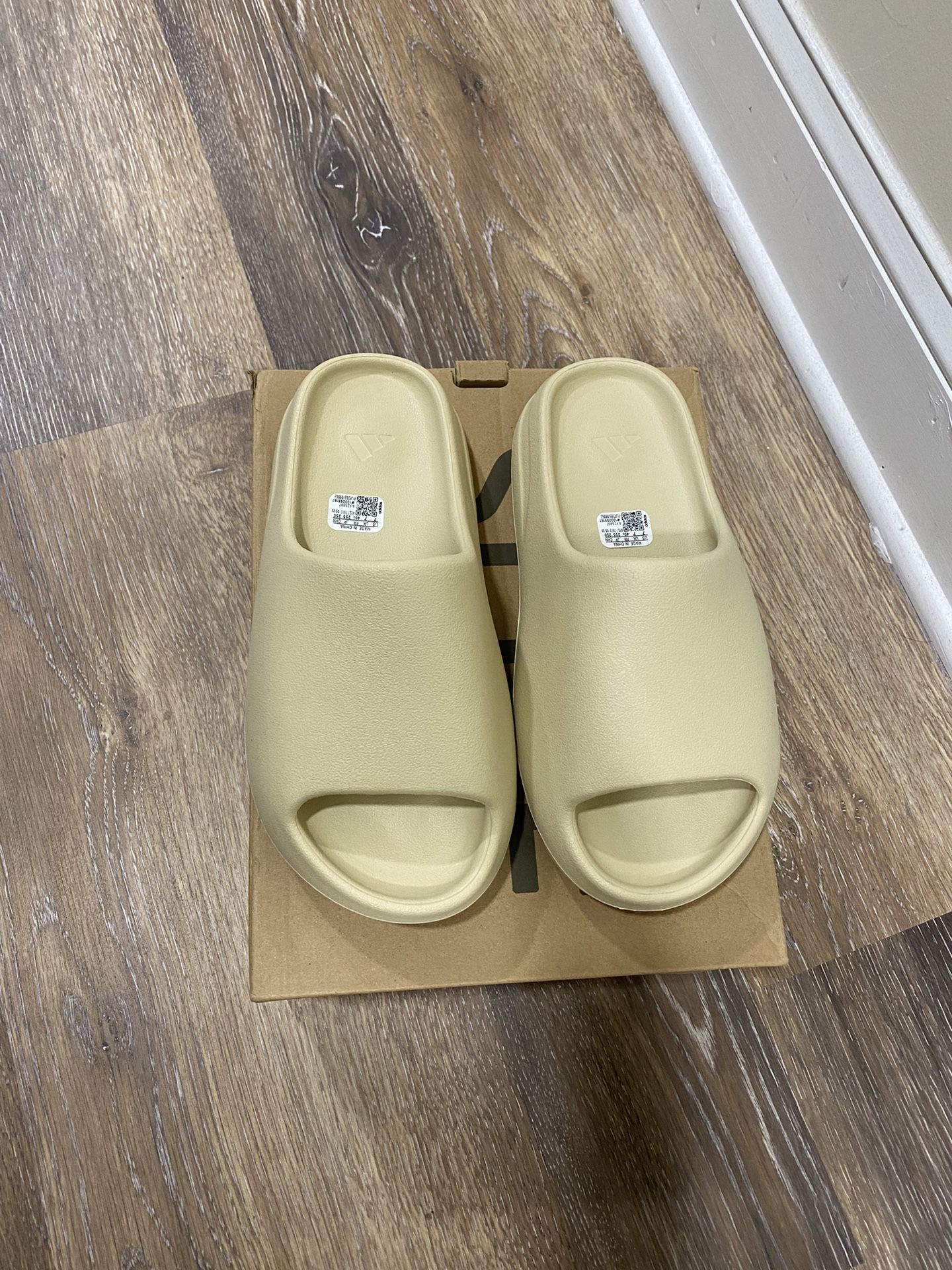 Bone Original Yeezy Slides Adidas Size 7 New/perfect Condition