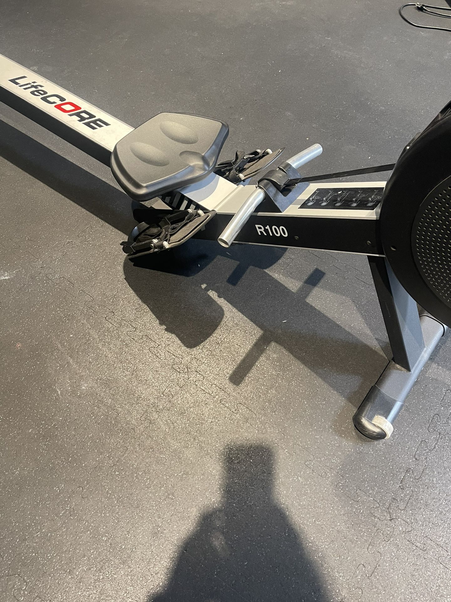Lifecore r100 commercial rower hotsell