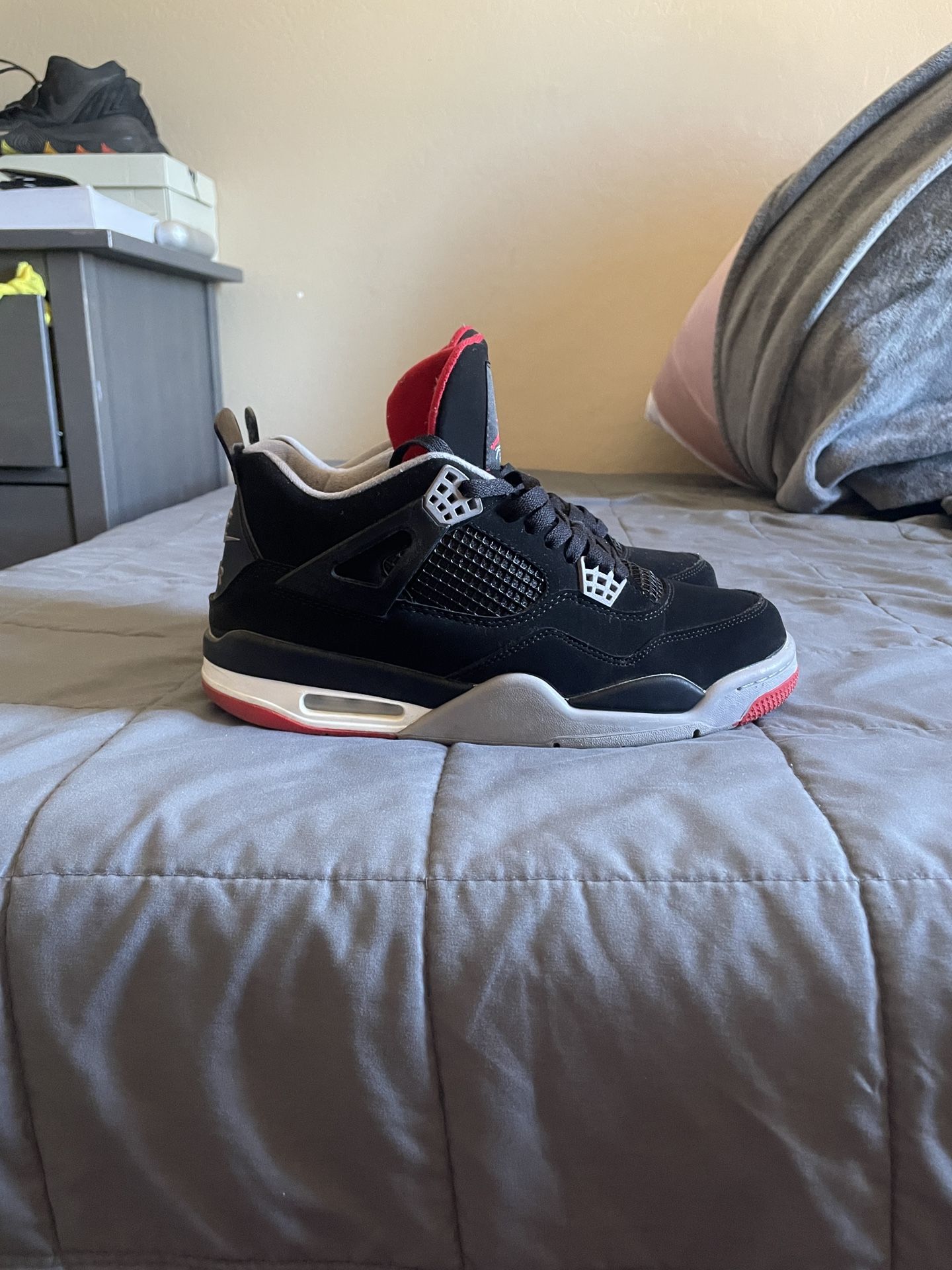 Jordan 4 Bred 