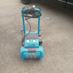 I'm Selling My Air Compressor Makita  Model Mac5200 5.2 Gallons