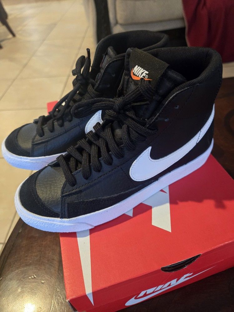 Nikes Shoes