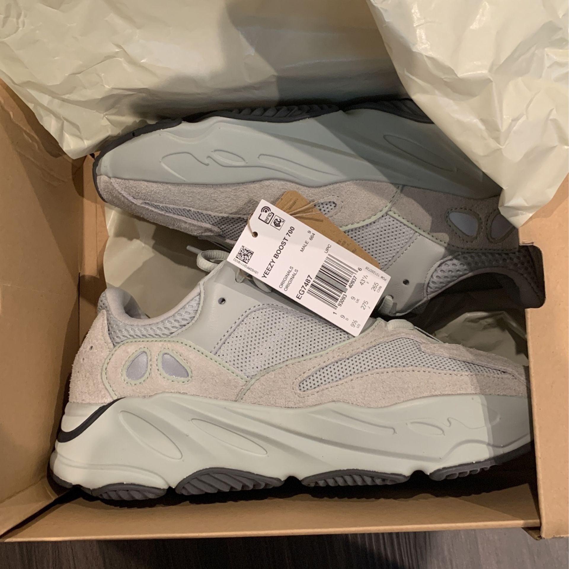 Yeezy 700s salt 2025