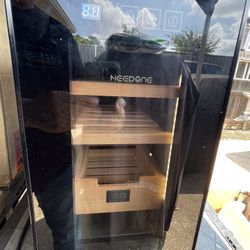 Electric Cigar humidor, Thermostatic cooler, Spanish Cedar, 150 Count, Open box new, Save $$$