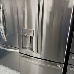 GE Profile 28 Cu.ft Refrigerator With Water And Ice