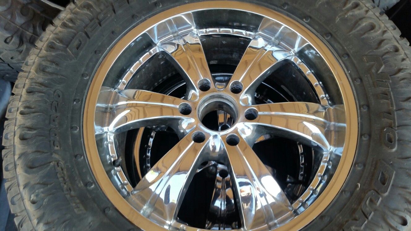 Wheels and tires lt 325/60r20" 6 lug Chevy Tahoe Silverado Yukon suburban gmc 6x5,5 or 6x139,7