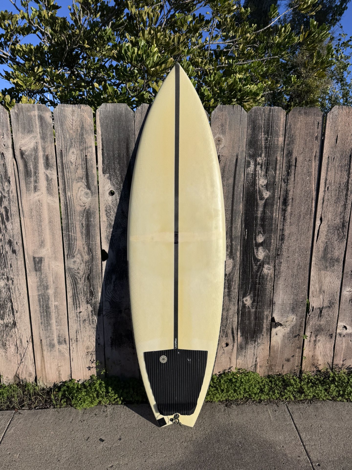 5’8” JS Surfboard – Black Box