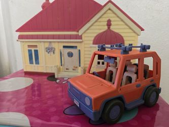Bluey house and car