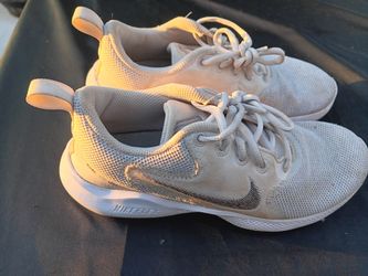 Tenis Nike 6.5  $10