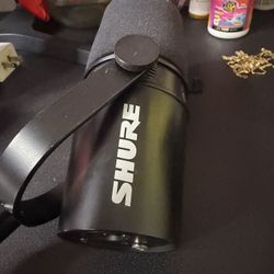 Shure MV7