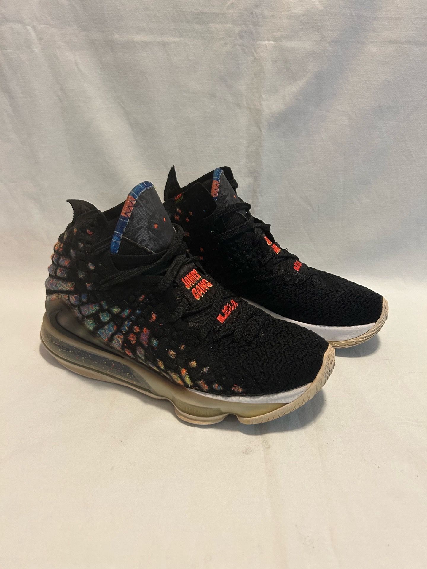 Nike LeBron 17 James Gang men’s size 8 in great condition