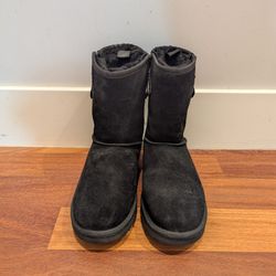 Women's Classic Short Black UGG - Size 8