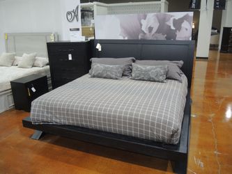 Elements Crestline King 5 Piece Platform Bedroom Set - Black