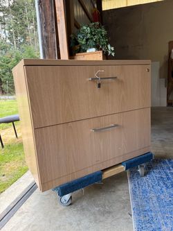 Floor cabinet almost new