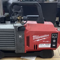 Milwaukee A/c Vacuum Pump 