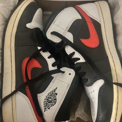 Air Jordan 1 Mid “Chile Red” Size 8 Men