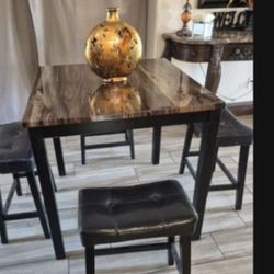 Beautiful High Table And 4 Bar Stools Excellent Condition 