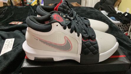 Nike LeBron SIZE 8.5m