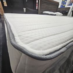 New Queen Memory Foam Mattress 