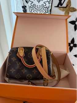 Authentjc louis vuitton nano speedy