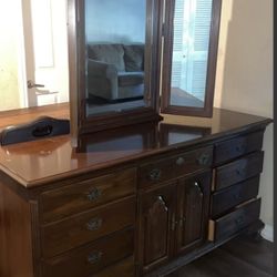Dresser With Mirror