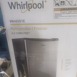 New Compact Refrigerator with Freezer 