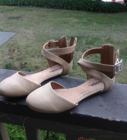 Cute women shoes/flats