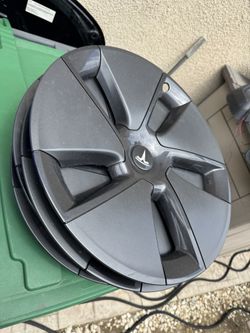 Aero Hubcaps Tesla