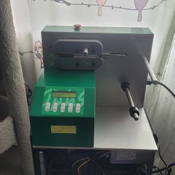 Uline H-3518 Air Pillow Machine.