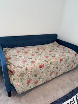 Out of box Blue Velvet Tufted Upholstered Daybed
