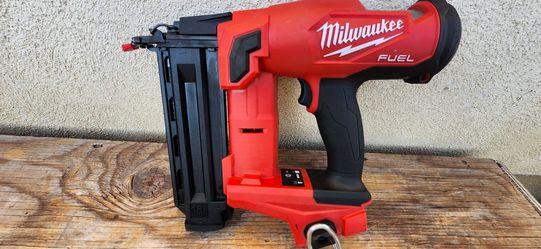 Milwaukee Finish Nailer 18 Gauge m18 fuel tool only