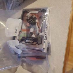 100 NFL Football Trading Cards