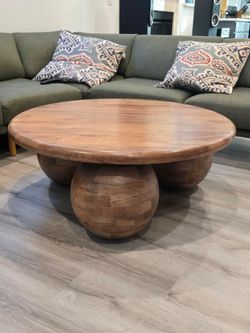 ROUND COFFEE TABLE with SPHERICAL FEET