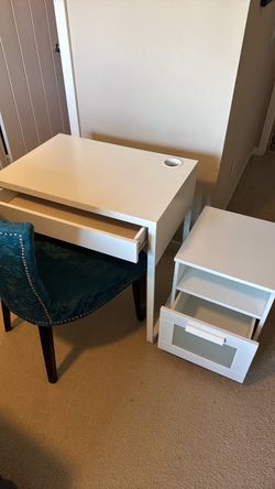 Small desk chair and side stand