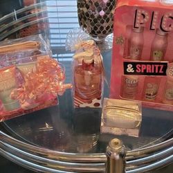 BRAND NEW 4-PIECE  BATH & BODY GIFT SET 