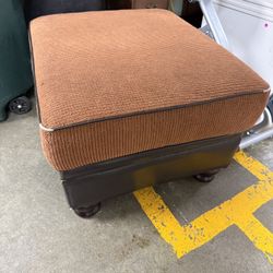 Médium - Large Size Brown Ottoman 