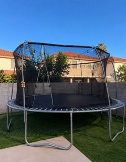 15’ Trampoline with Safety Net