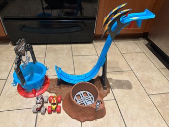 Monster Jam Track With Two Trucks 