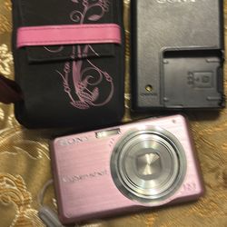 Camara -DSC-S950 model. It features a 10-12 megapixel sensor, 4x optical zoom-recording-videos