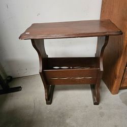 Magazine holder table