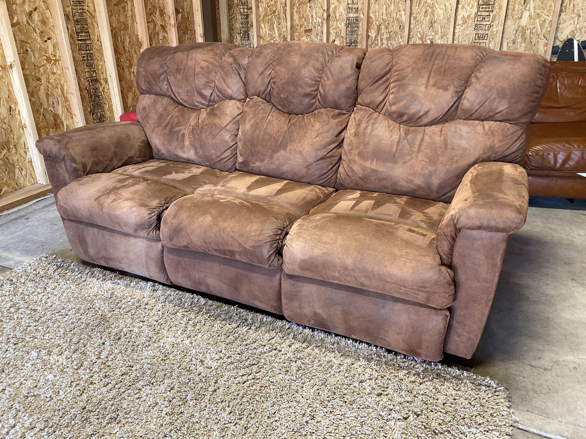 LZB RECLINING SECTIONAL (free delivery)