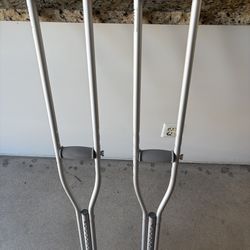 Adjustable crutches