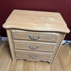 Ethan Allen Solid Maple 3 Draw Nightstand 