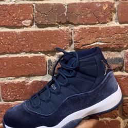 Jordan 11 Velvet Navy Size 9.5m
