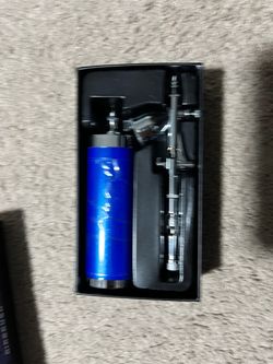 Cordless airbrush with paint
