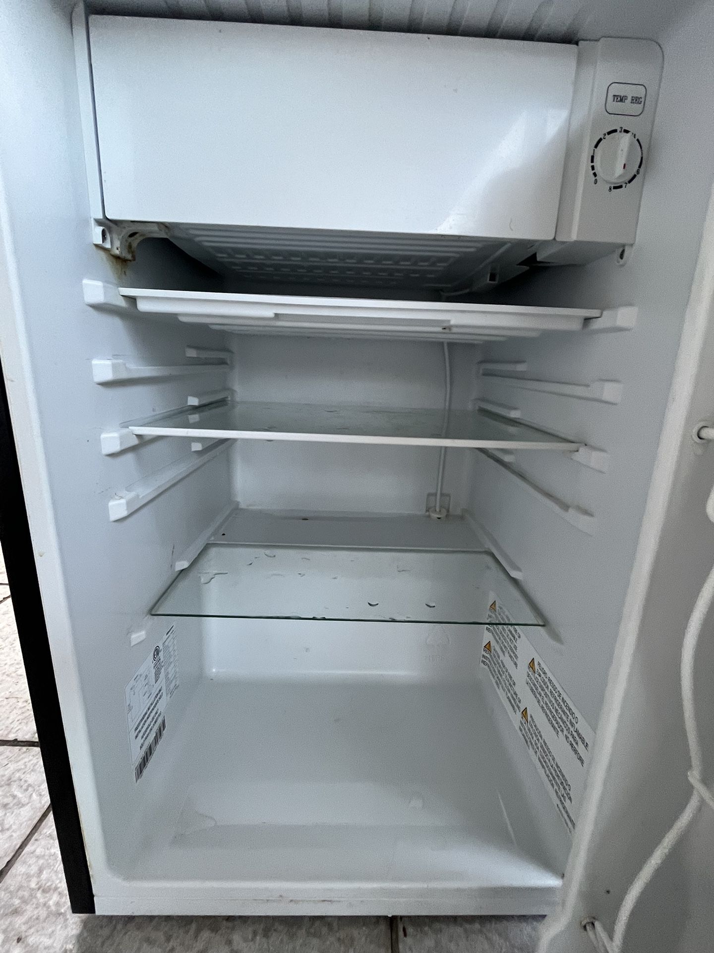 Mini Fridge without Freezer - AUTO DEFROST, Reversible Single Door, Glass Shelf Refrigerator - A Sp