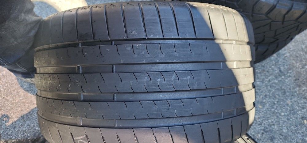 1 Tire 295/30/19 Bridgestone.