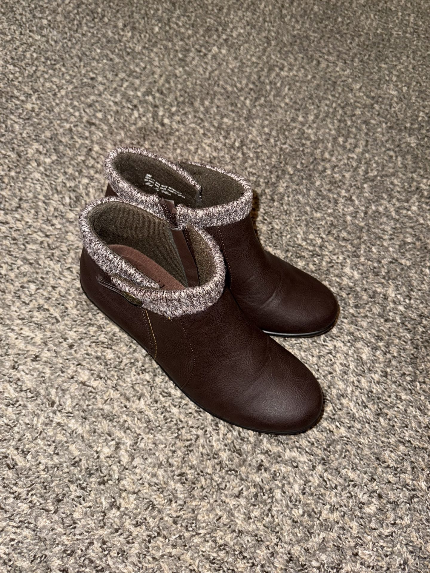 Brown Leather Zip Up Boots With Heel