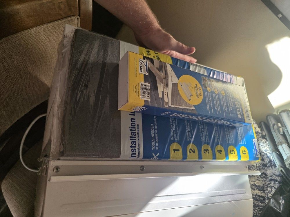 AC Unit & Bracket