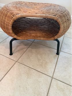Wicker stool/table