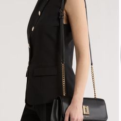 New with tags . Supple leather and gleaming logo hardware add polished sophistication to this crossbody bag furnished with a pull-through chain strap 